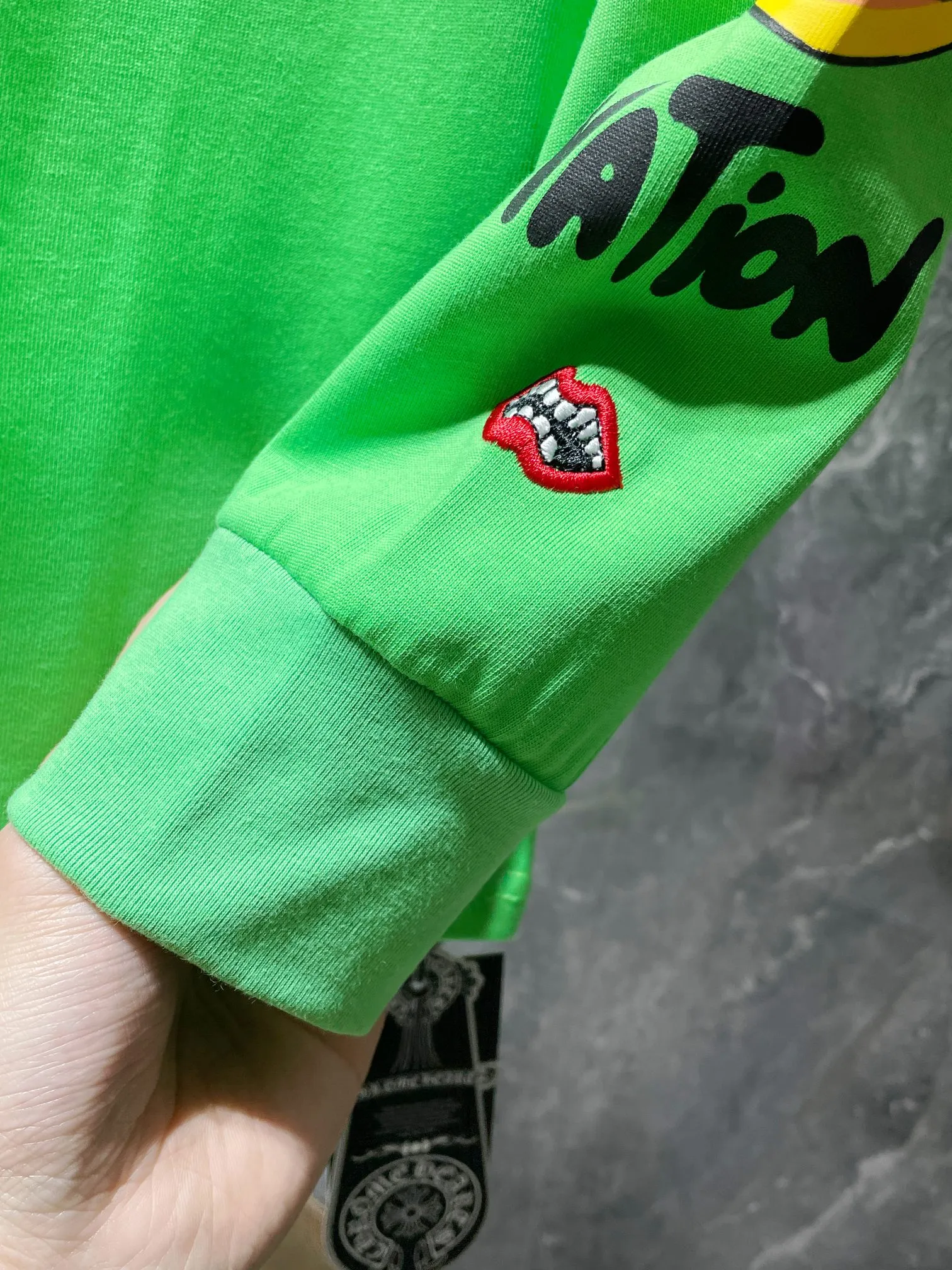 P160 Chrome Hearts 🍁Long T series🍁 High gram weight, environmentally friendly and high-quality top-quality fabric 260g Chrome Hearts Sex Records graffiti limited long sleeves Imported environmentally friendly glue printing and dyeing Reproduction version 1:1 Recommended color: Customized version of graffiti green Size: S, M, L, XL